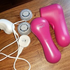 Clarisonic facial cleanser brush